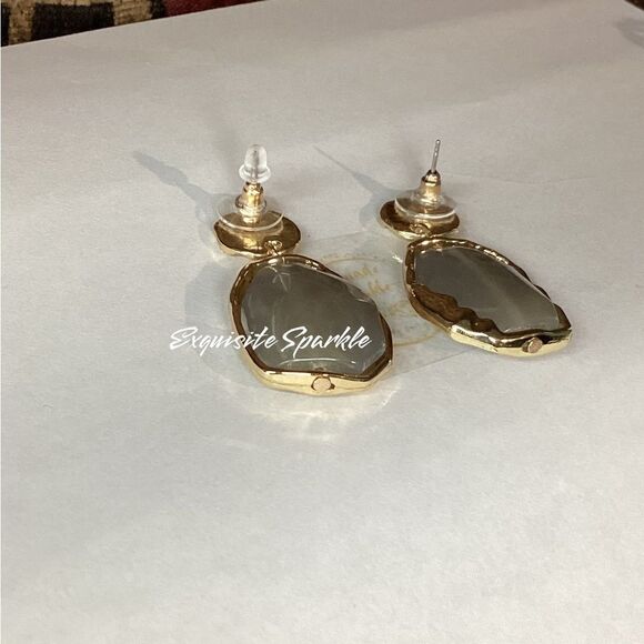 ⭐️Gold Tone White Ivory like Swirl Post Back Drop Dangle Earrings ⭐️ - Picture 6 of 16